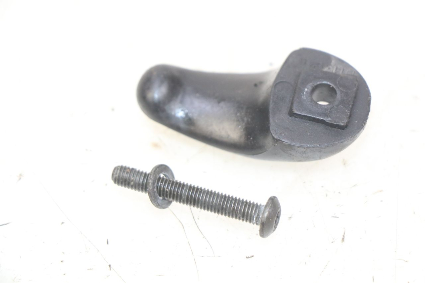 photo de GANCHO DE BOLSA APRILIA SCARABEO 100 (2003 - 2012) - Detalhe da peça