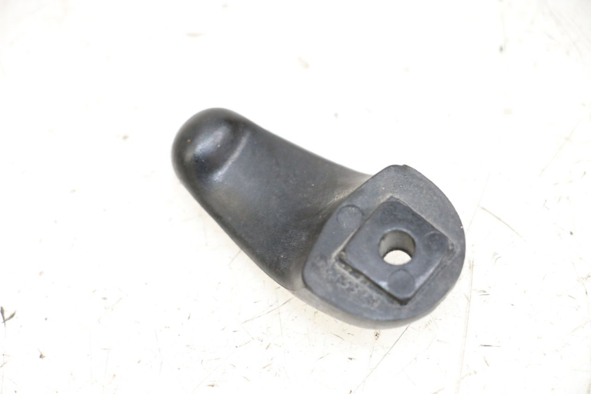 photo de GANCHO DE BOLSA APRILIA SCARABEO 100 (2003 - 2012) - Detalhe da peça