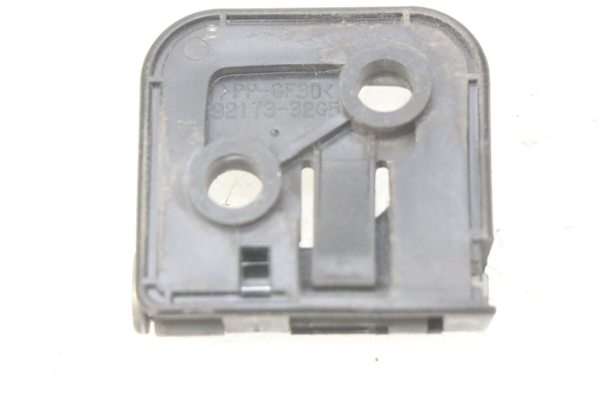 photo de GANCHO DE BOLSA SUZUKI SIXTEEN 125 (2008 - 2010) - Detalhe da peça