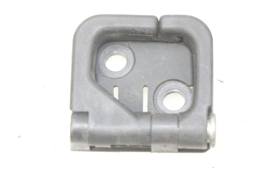 photo de GANCHO DE BOLSA SUZUKI SIXTEEN 125 (2008 - 2010) - Zoom do estado de desgaste