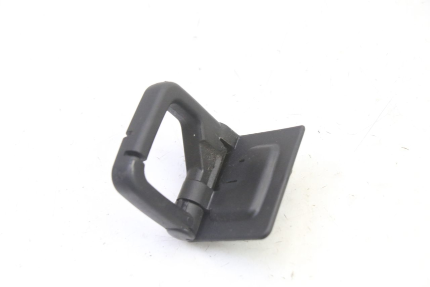 photo de GANCHO DE BOLSA APRILIA SXR 50 (2021 - 2023) - Detalhe da peça