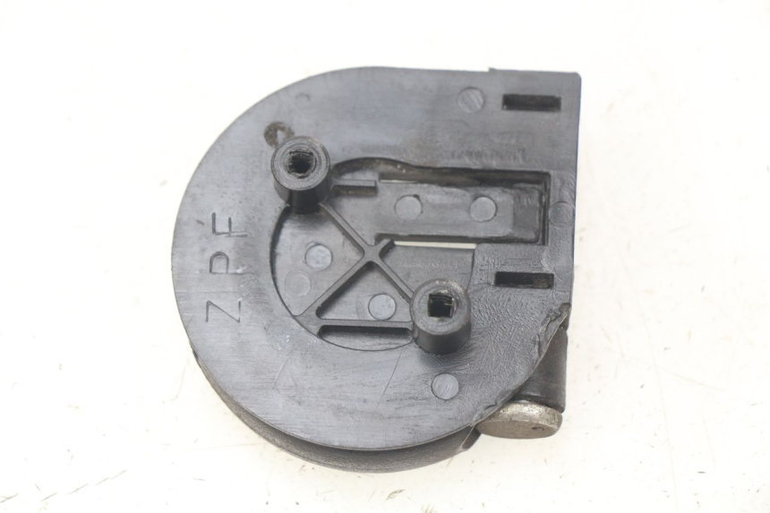 photo de GANCHO DE BOLSA PIAGGIO ZIP 4T 50 (2006 - 2017) - Outro ângulo de visão