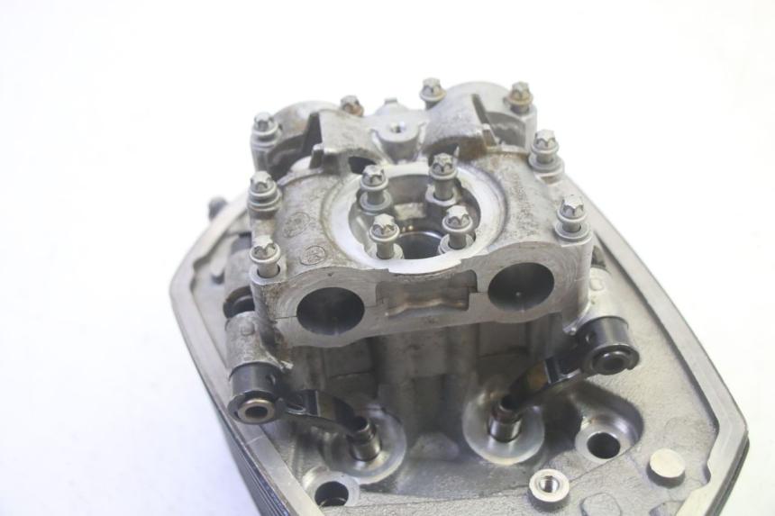 photo de TAMPA DE VÁLVULAS TRASEIRA BMW R RT ABS 1200 (2010 - 2014) - Detalhes característicos