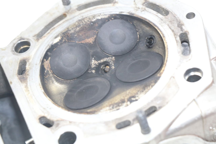 photo de TAMPA DE VÁLVULA TRASEIRA APRILIA SRV 850 (2012 - 2017) - Zoom do estado de desgaste