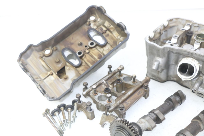 photo de TAMPA DE VÁLVULA TRASEIRA HONDA VFR FI RC46 800 (1998 - 2001) - Detalhes característicos