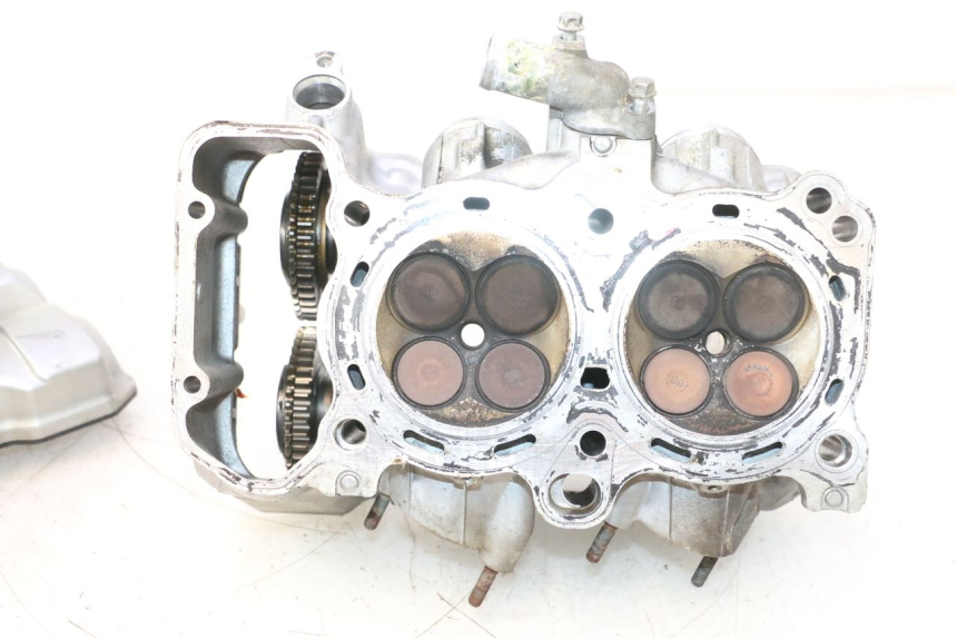 photo de TAMPA DE VÁLVULA TRASEIRA HONDA VFR FI RC46 800 (1998 - 2001) - Detalhes característicos