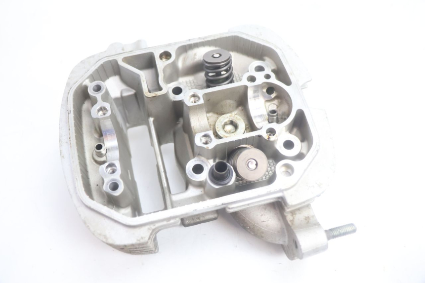 photo de CABEÇOTE TRASEIRO HONDA XLV VARADERO 125 (2007 - 2012) - Vista de perto
