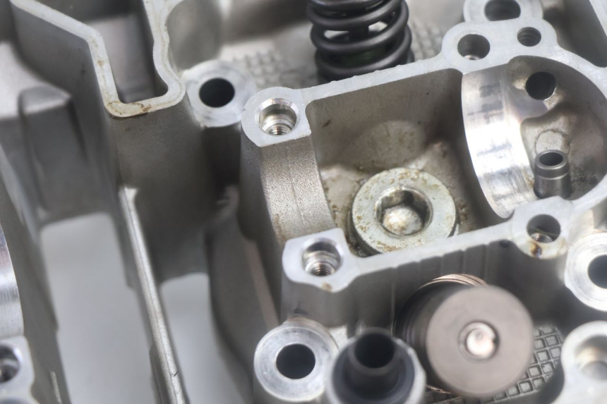 photo de CABEÇOTE TRASEIRO HONDA XLV VARADERO 125 (2007 - 2012) - Inspeção visual