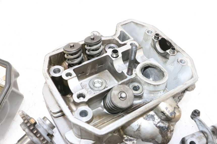 photo de CABEÇOTE TRASEIRO HONDA XRV AFRICA TWIN 750 (1990 - 1992) - Zoom do estado de desgaste
