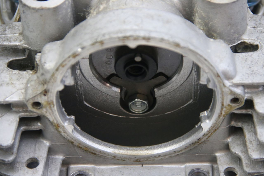 photo de TAMPA DE VÁLVULA TRASEIRA YAMAHA XV VIRAGO 750 (1984 - 1998) - Ampliação dos componentes