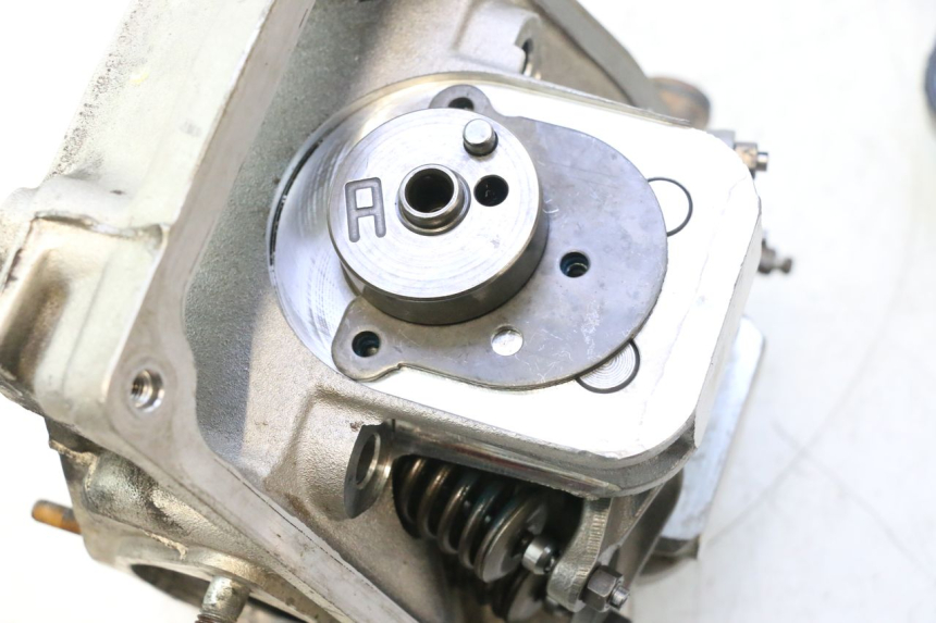 photo de CABEÇOTE DIANTEIRO GILERA GP 800 (2007 - 2013) - Ângulo alternativo