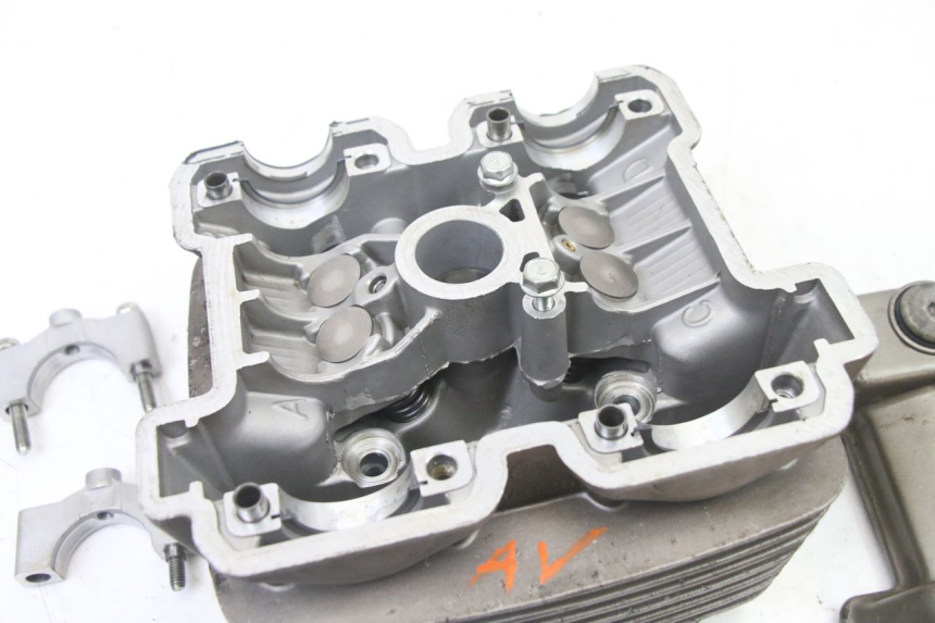 photo de CABEÇOTE DIANTEIRO HYOSUNG GTR 125 (2006 - 2008) - Detalhe da peça