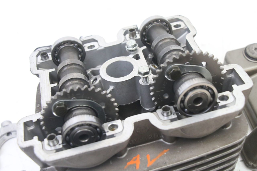 photo de CABEÇOTE DIANTEIRO HYOSUNG GTR 125 (2006 - 2008) - Detalhes característicos