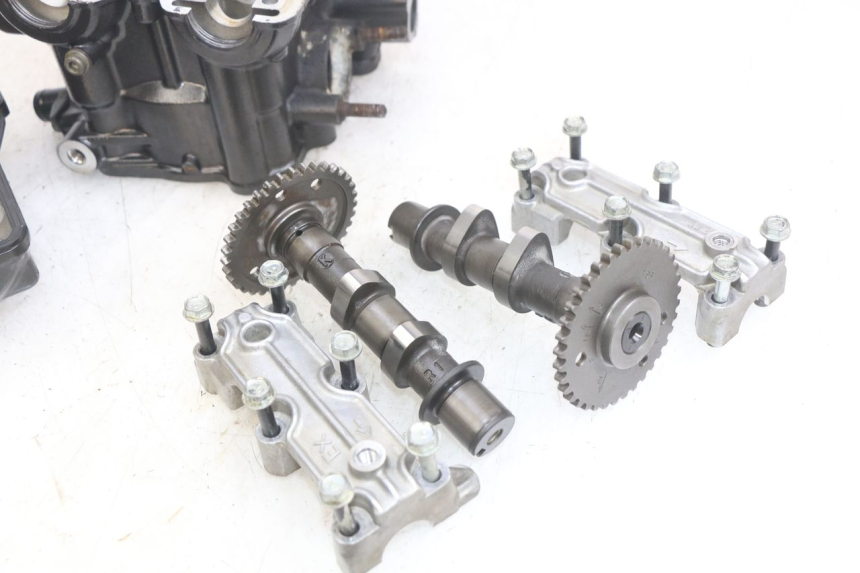 photo de CABEÇOTE DIANTEIRO SUZUKI SV N 650 (1999 - 2002) - Detalhes característicos