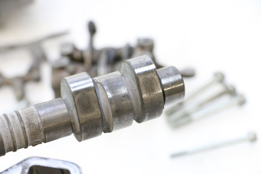 photo de CABEÇOTE DIANTEIRO HONDA XRV AFRICA TWIN 750 (1990 - 1992) - Detalhes característicos