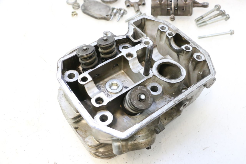 photo de CABEÇOTE DIANTEIRO HONDA XRV AFRICA TWIN 750 (1990 - 1992) - Vista de perto