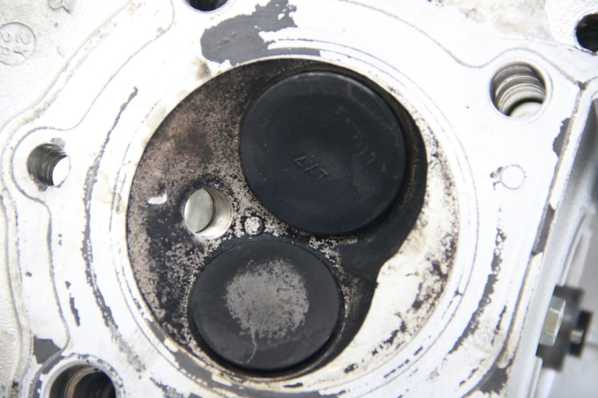 photo de CABEÇOTE DIANTEIRO YAMAHA XV VIRAGO 750 (1984 - 1998) - Zoom do estado de desgaste
