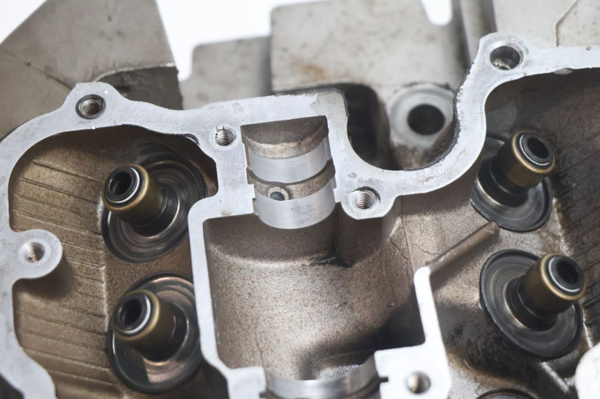 photo de CABEÇOTE SUZUKI DR S 600 (1985 - 1989) - Detalhe da peça