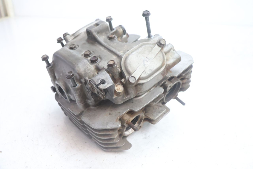 photo de CABEÇOTE SUZUKI DR S 600 (1985 - 1989) - Detalhes característicos
