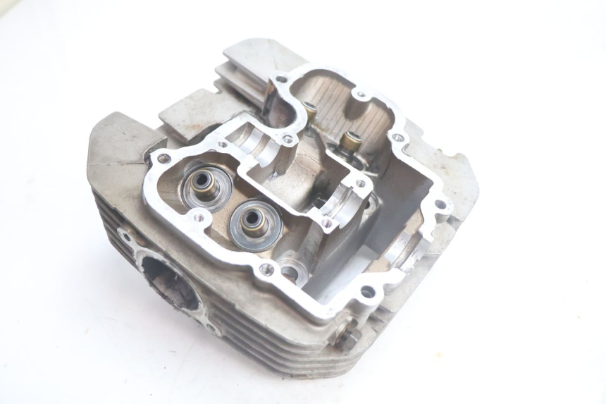 photo de CABEÇOTE SUZUKI DR S 600 (1985 - 1989) - Outro ângulo de visão