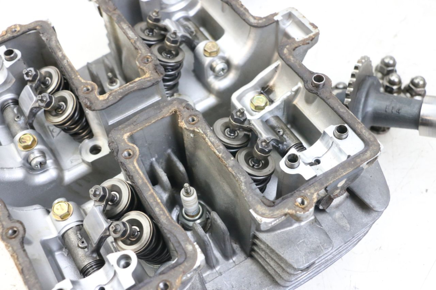 photo de CABEÇOTE SUZUKI GSX E 250 (1982 - 1983) - Vista de perfil