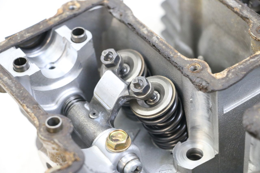 photo de CABEÇOTE SUZUKI GSX E 250 (1982 - 1983) - Zoom do estado de desgaste