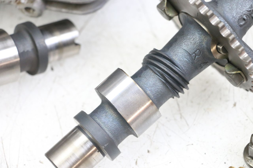 photo de CABEÇOTE SUZUKI GSX E 250 (1982 - 1983) - Ampliação técnica