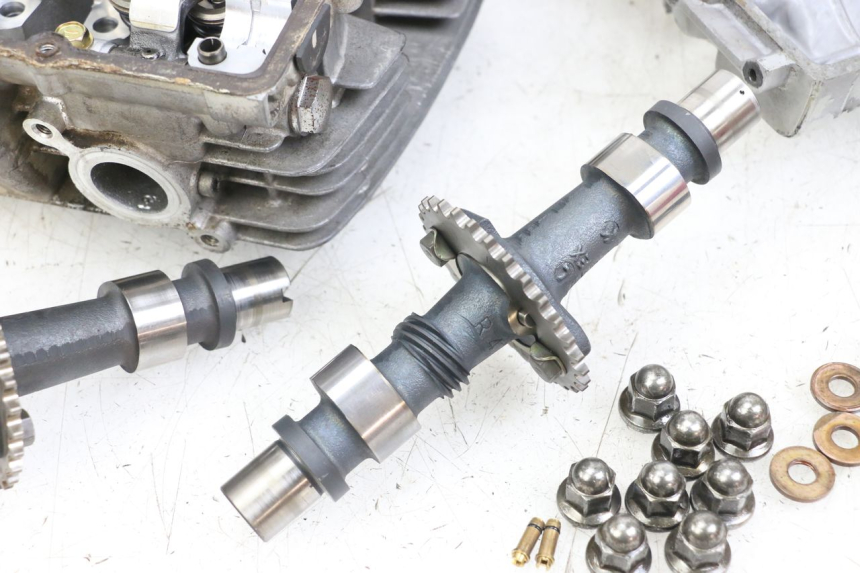 photo de CABEÇOTE SUZUKI GSX E 250 (1982 - 1983) - Pontos de fixação