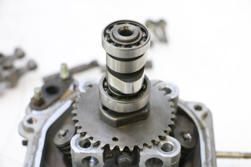 photo de CABEÇOTE PEUGEOT KISBEE 4T 50 (2010 - 2017) - Detalhes característicos