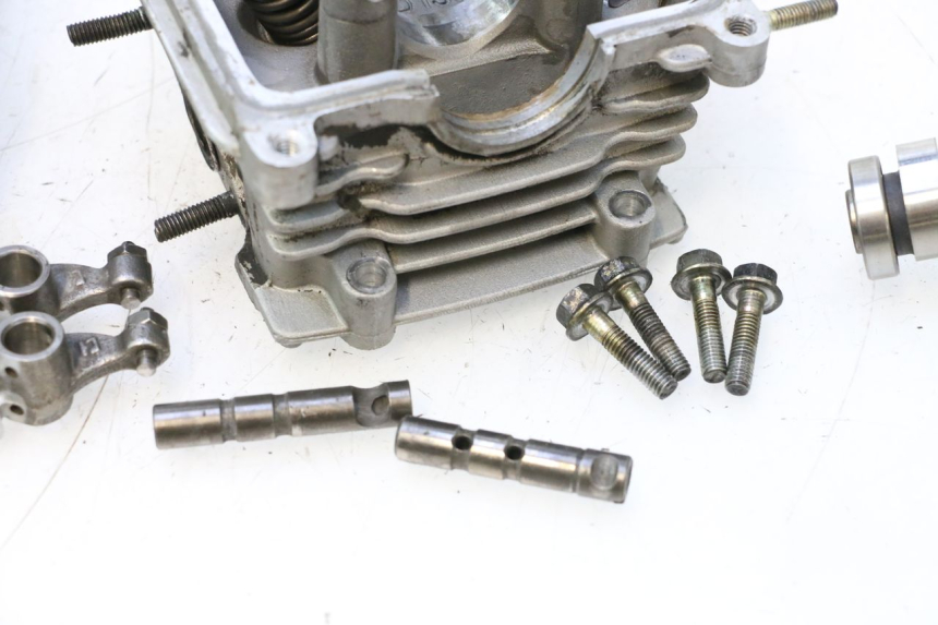 photo de CABEÇOTE PEUGEOT KISBEE 4T 50 (2010 - 2017) - Vista de perfil