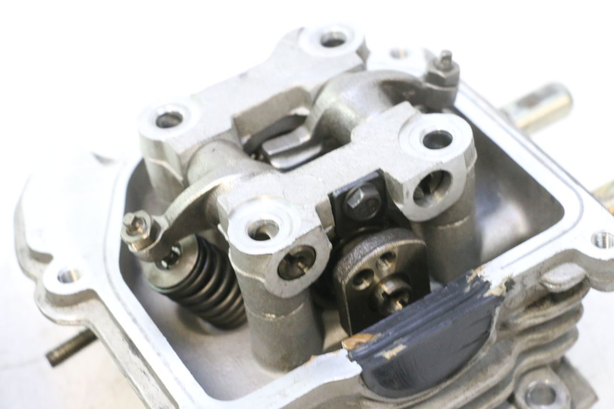 photo de CABEÇOTE PEUGEOT KISBEE 4T 50 (2018 - 2022) - Zoom do estado de desgaste