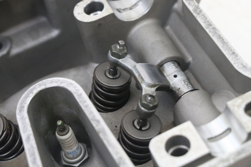 photo de CABEÇOTE KYMCO XCITING 500 (2007 - 2010) - Detalhes característicos
