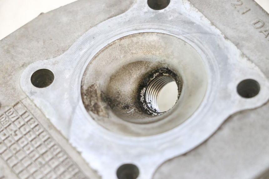 photo de CABEÇOTE PEUGEOT LUDIX ONE 50 (2004 - 2013) - Outro ângulo de visão