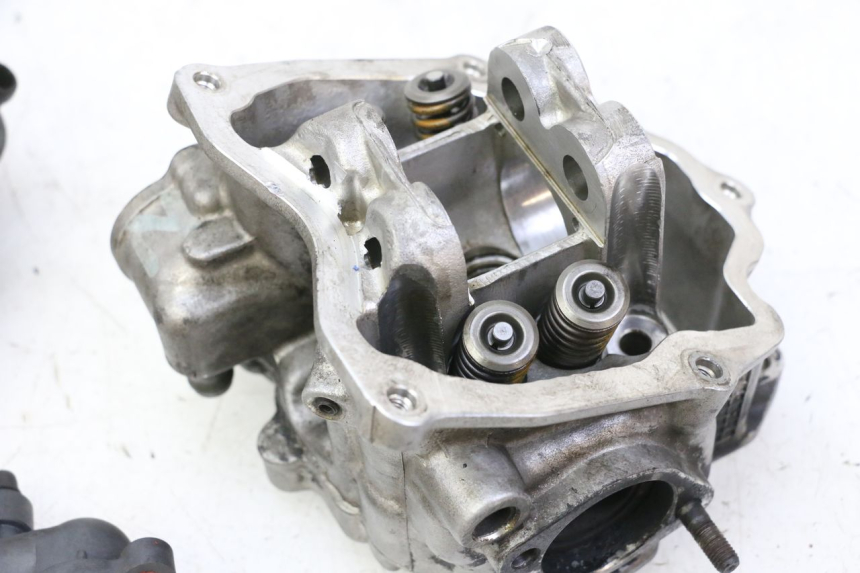 photo de CABEÇOTE PIAGGIO MP3 RL 250 (2006 - 2010) - Detalhes característicos