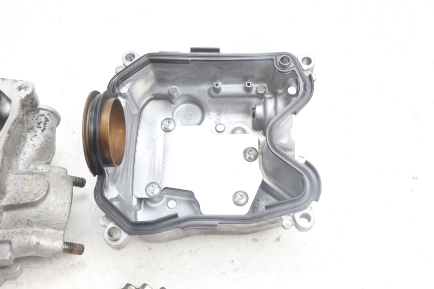 photo de CABEÇOTE YAMAHA N-MAX NMAX 125 (2021 - 2024) - Detalhes característicos