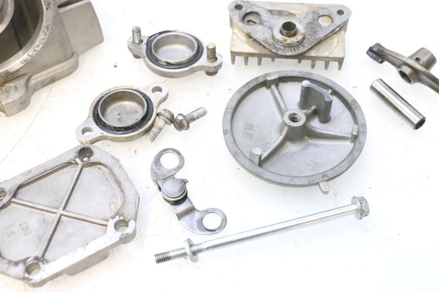 photo de CABEÇOTE APOLLO RFZ 125 - Detalhes característicos