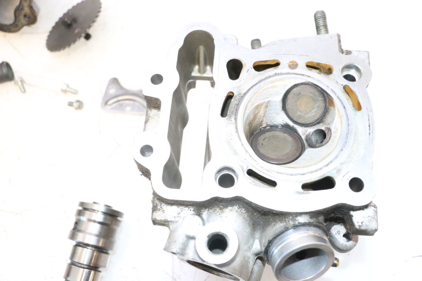 photo de CABEÇOTE PEUGEOT SATELIS COMPRESSOR K15 125 (2006 - 2009) - Detalhes característicos