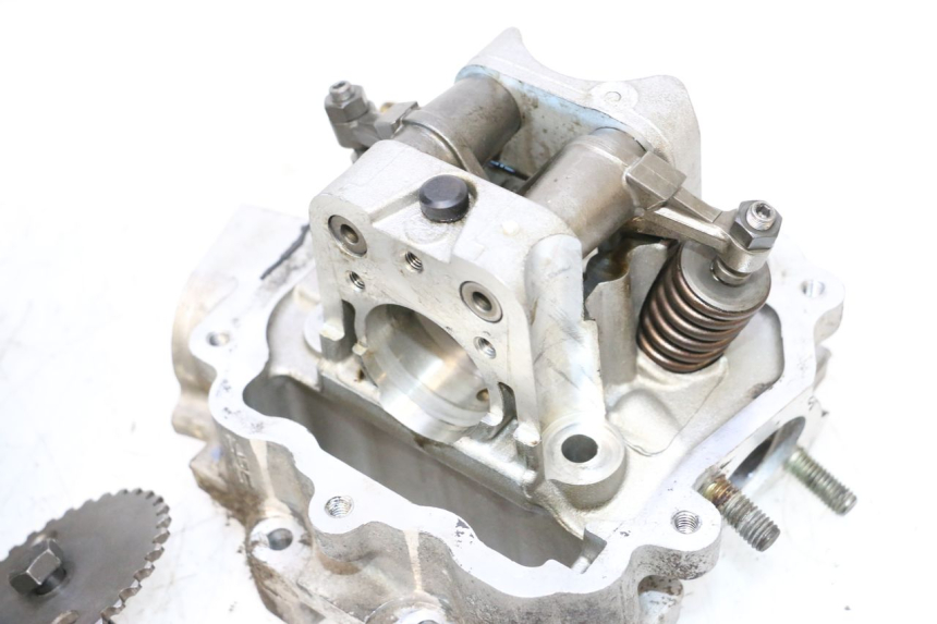 photo de CABEÇOTE PEUGEOT SATELIS COMPRESSOR K15 125 (2006 - 2009) - Zoom do estado de desgaste