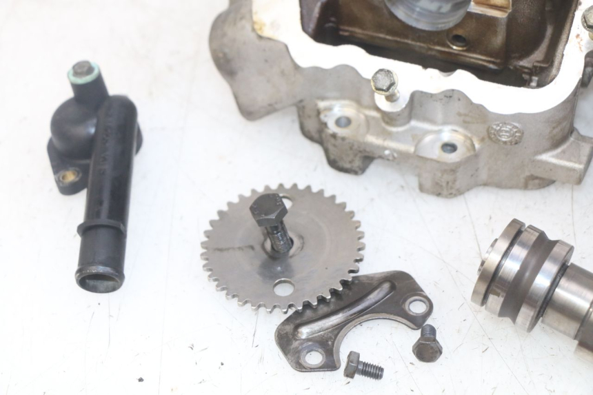 photo de CABEÇOTE PEUGEOT SATELIS 125 (2010 - 2012) - Detalhes característicos