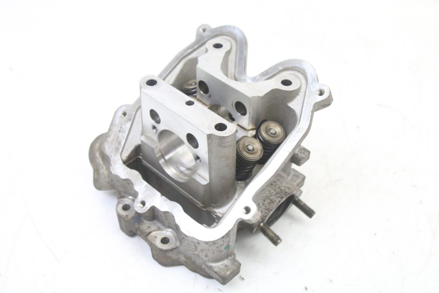 photo de CABEÇOTE PEUGEOT SATELIS 125 (2013 - 2018) - Detalhe da peça