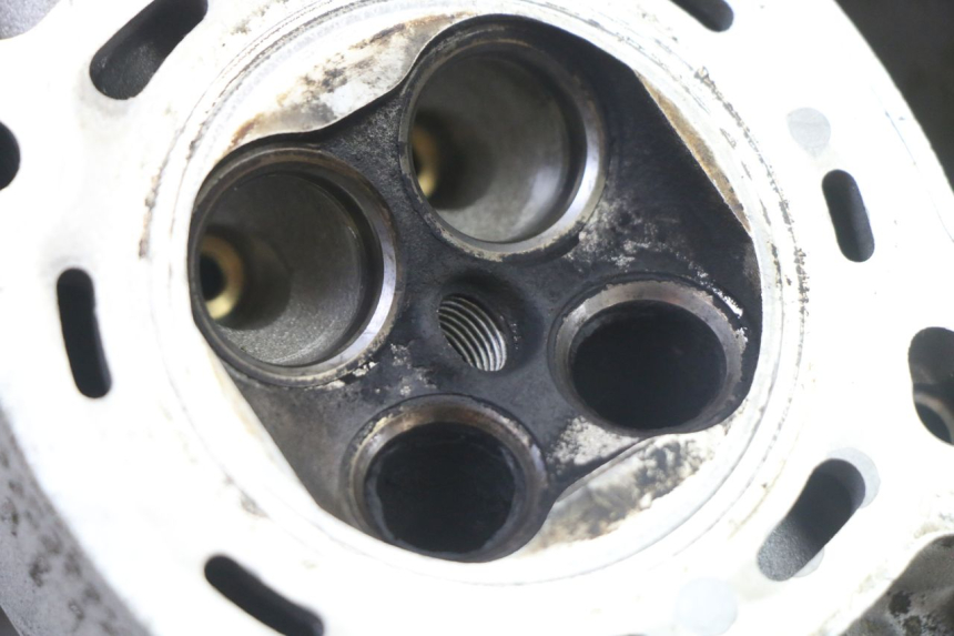photo de CABEÇOTE PEUGEOT SATELIS 125 (2013 - 2018) - Vista de perto
