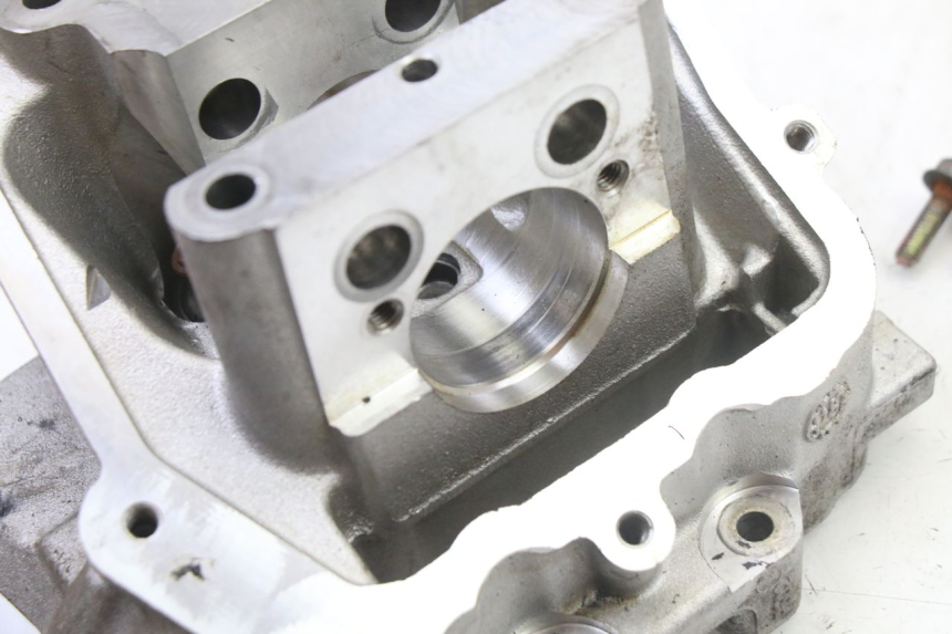 photo de CABEÇOTE PEUGEOT SATELIS 125 (2013 - 2018) - Marcações e referências
