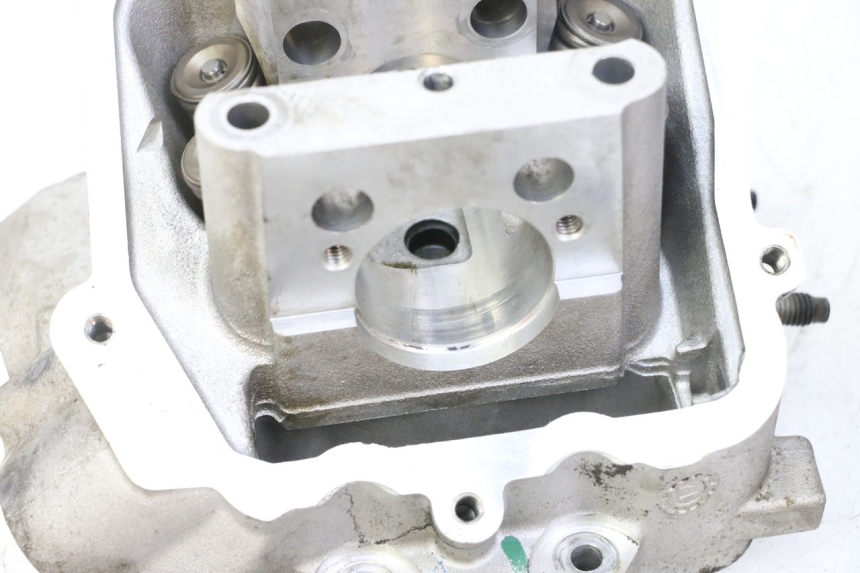 photo de CABEÇOTE PEUGEOT SATELIS 125 (2013 - 2018) - Outro ângulo de visão