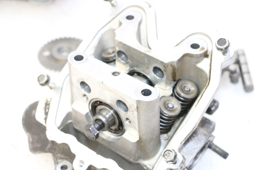 photo de CABEÇOTE PEUGEOT SATELIS 125 (2013 - 2018) - Vista de perto