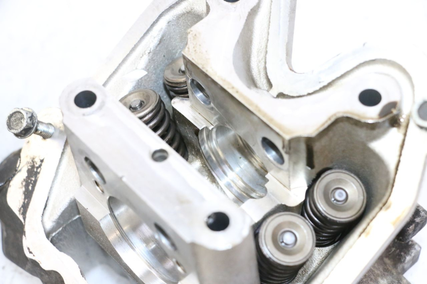 photo de CABEÇOTE PEUGEOT SATELIS 125 (2013 - 2018) - Pontos de fixação