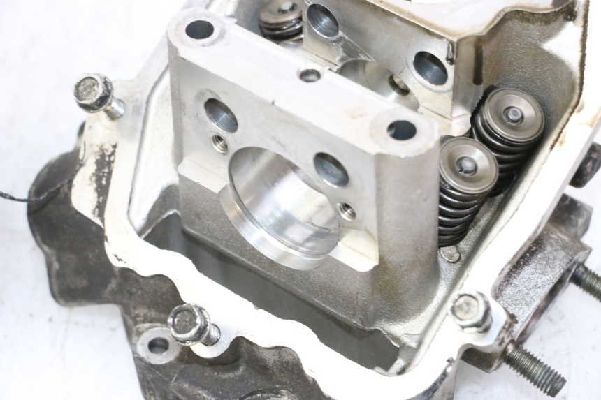 photo de CABEÇOTE PEUGEOT SATELIS 125 (2013 - 2018) - Estado da superfície