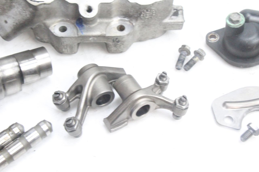 photo de CABEÇOTE PEUGEOT SATELIS 125 (2006 - 2009) - Detalhes característicos