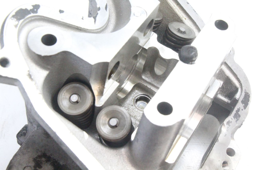 photo de CABEÇOTE PEUGEOT SATELIS 125 (2006 - 2009) - Vista de perto