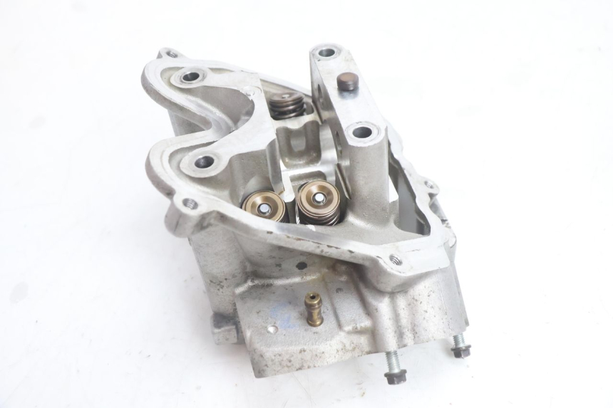 photo de CABEÇOTE PEUGEOT SATELIS 125 (2006 - 2009) - Detalhes característicos