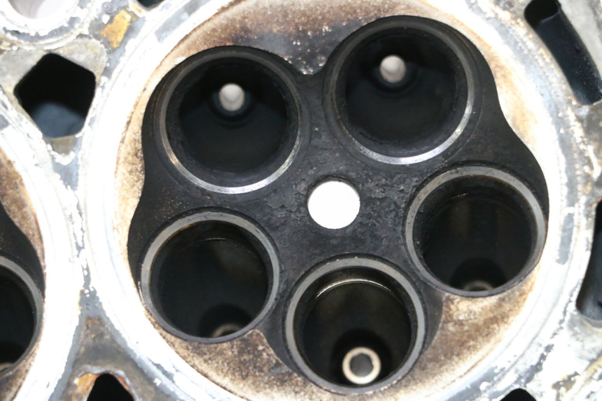 photo de CULATAS YAMAHA YZF R GENESIS 750 (1993 - 1998) - Outro ângulo de visão